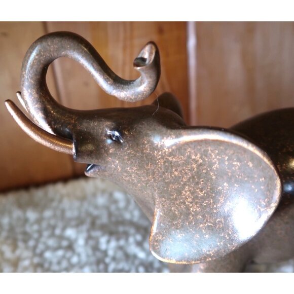 Truu Design Beautiful Antique Bronze Polyresin Elephant Figurine - Picture 5 of 6
